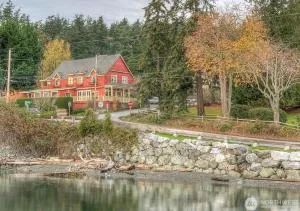 Kingfish at West Sound - Eastsound