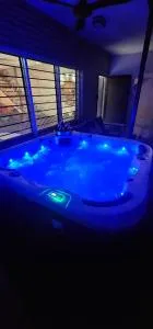 4 BEDROOM GARDENS ESCAPE - CHAMPAGNE STAYS Darwin with SPA - Parap