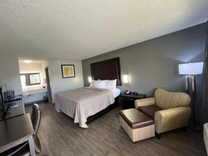 King Room - Non Smoking room in OYO Hotel Kinder