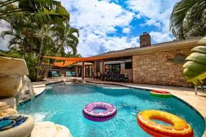 Heated Pool-Game Room-King Beds-75in TV-Sleeps 14 - West Bradenton