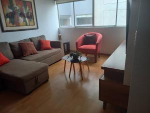 Depa El Polo, Embajada USA, Surco