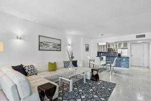 Romantic-5 star-1BR-Oceanfront-Balcony-South-Beach