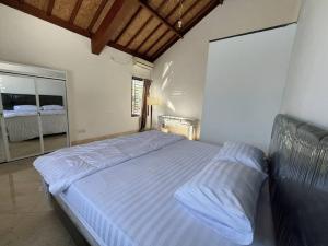 6 Bdr Villa with swimming pool