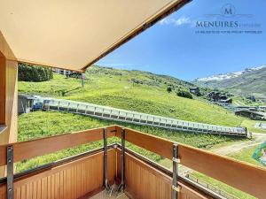 Studio cabine 4 pers, balcon sud, animaux admis, parking, pied des pistes Les Menuires - FR-1-178-392