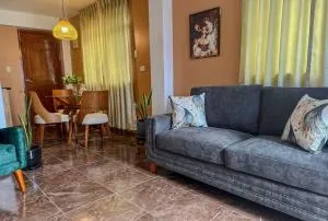 Casa Acogedora y Moderna a 2 min Plaza-Primer Piso - Уарас