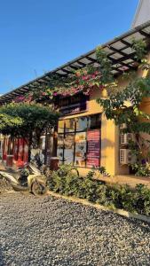 Mactan brentwood condo near airport and mall