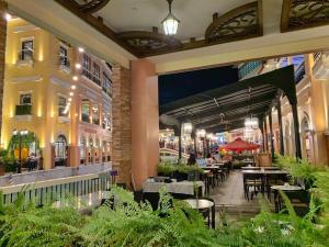 RARE unit at the Venice Luxury Residence With Balcony