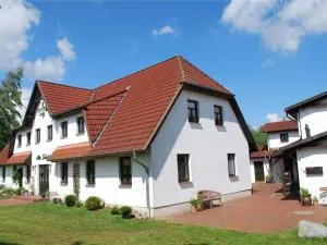 Familienferienwohnung auf urigem Ferienhof - Glewitz