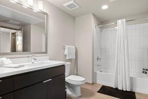 CozySuites with pool in Westgate near stadium 6