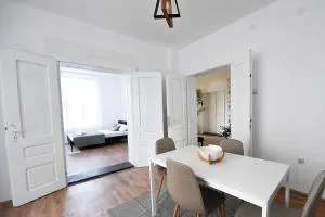 Family House - Navalin