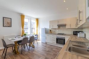 Open Mind Property - Cosy Apartment with 7 Beds