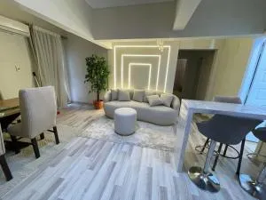 Urban Stay Luxury 2Br Apartment near Zamalek Cairo شقه جديده مفروشه في المهندسين - El Duqqi