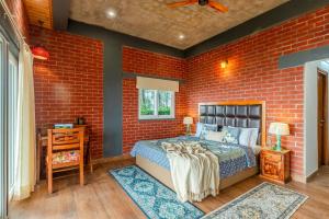 ELIVAAS Signature 4 BHK With Garden & Bonfire - Fleur De Lis