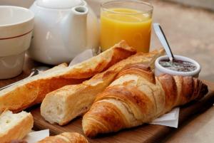 Charme, vue et piscine naturelle