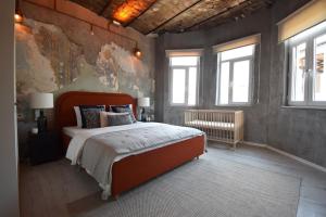 Stunning 6BR 4Bath near Tram