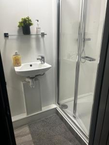 Barking Bliss-2 Bedroom,2 Bath, A Short Distance To Barking Station