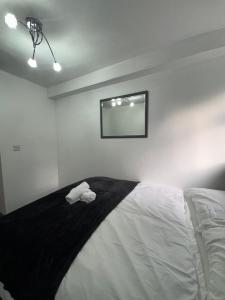 Barking Bliss-2 Bedroom,2 Bath, A Short Distance To Barking Station