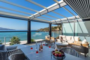 Seagull Luxury Apartment Next To The Sea - BY APOKORNAS VILLAS