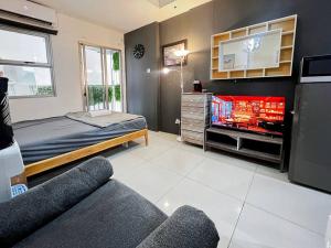 Cozy and Modern Belmont Apt Studio with Wi-Fi, Netflix and Pool