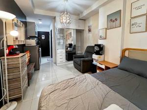 Cozy and Modern Belmont Apt Studio with Wi-Fi, Netflix and Pool