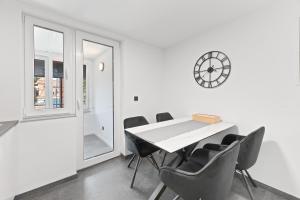 TOP Apartments - Stilvolle Wohnung mit Loggia im Stadtzentrum - Kingsize Bett - Smart TV - Netflix - 60qm - 24h Check-In