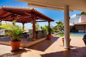 Happiness Chalet with Heated Swimming Pool