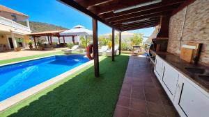 Happiness Chalet with Heated Swimming Pool