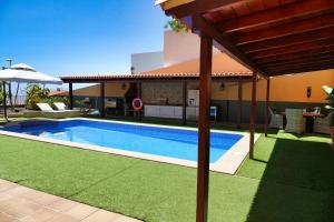 Happiness Chalet with Heated Swimming Pool
