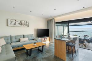 Peristeres Luxury Apartment Next To The Sea - BY APOKORAS VILLAS
