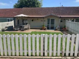 woodpecker cottage at frog trotters cottages - Hasfield
