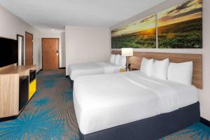 Days Inn & Suites by Wyndham Morris I-80