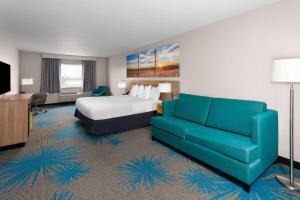 Days Inn & Suites by Wyndham Morris I-80