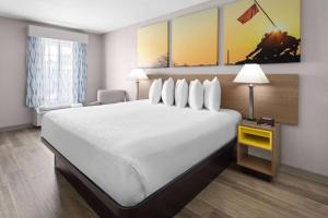 King Room - Smoking  room in Days Inn by Wyndham Americus