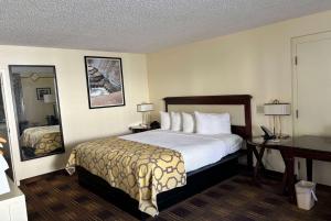 King Room - Disability Access/Non-Smoking room in Baymont by Wyndham Johnson City