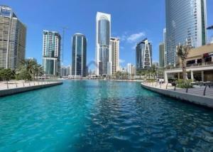 Cosy Modern Studio with Lake View and Rooftop Pool in JLT Dubai