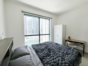 Cosy Modern Studio with Lake View and Rooftop Pool in JLT Dubai