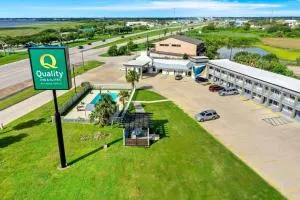 Quality Inn & Suites Port Lavaca near Lighthouse Beach - Midfield