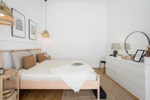 Empire Echo 2-BDR Apartment