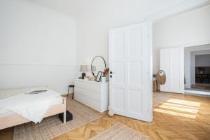 Empire Echo 2-BDR Apartment