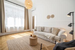 Empire Echo 2-BDR Apartment