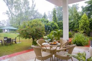 Alaya Stays 3 BHK Pet friendly with Pvt Pool - Daffodil