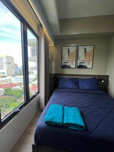 1 br with balcony walk to IT Park Cebu nice view pool access