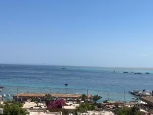 Sea view apartment 10 , in city center front of the sea F 10