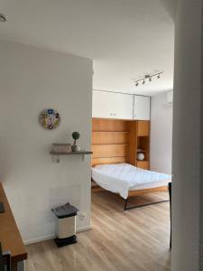 Studio lumineux au calme en centre ville, face aux thermes