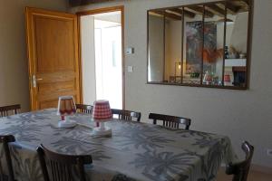 Maisons de vacances La Maison de Saint-Dye : Maison 4 Chambres