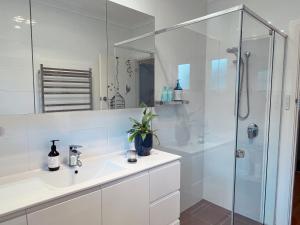Stunning Flat Burnside Location
