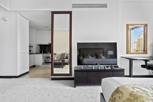 Amazing 1 Bd Marina View LLC
