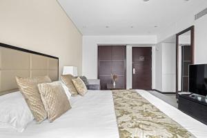 Amazing 1 Bd Marina View LLC