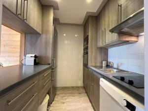 Appartement moderne avec balcon, WiFi et cuisine équipée - FR-1-694-168