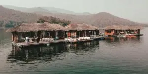 Velaloy Floating Resort - Ban Rong Velaloy Floating Resort - Ban Rong